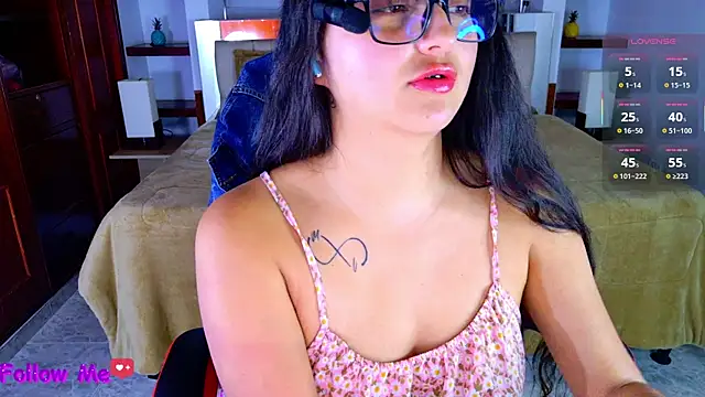 Snapshot of scarlleth_ chatting on December 2025 12:21:02 PM scarlleth online show from December 2025 12:21:02 PM