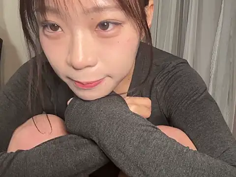 Snapshot of Riri__oo chatting on February 2025 11:07:02 AM Riri oo online show from February 2025 11:07:02 AM