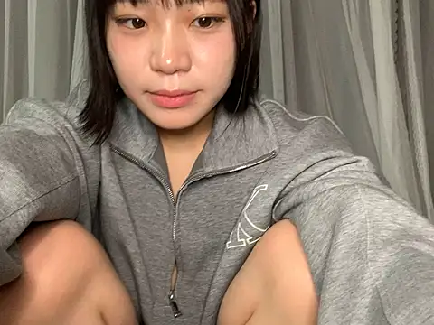 Snapshot of Riri__oo chatting on March 2025 12:06:02 PM Riri oo online show from March 2025 12:06:02 PM