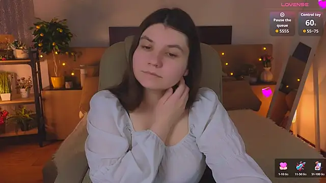 Snapshot of Viola__Shy chatting on April 2026 02:26:02 AM Viola Shy online show from April 2026 02:26:02 AM
