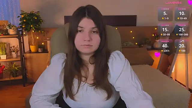 Snapshot of Viola__Shy chatting on April 2026 02:51:02 AM Viola Shy online show from April 2026 02:51:02 AM
