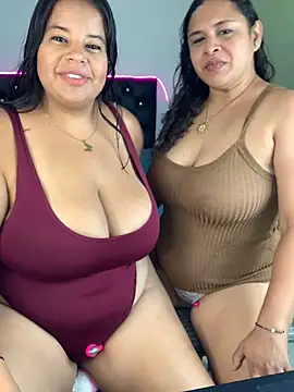 twocurvylatins online show from May 2026 03:30:02 PM