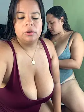 twocurvylatins online show from May 2026 10:01:01 AM