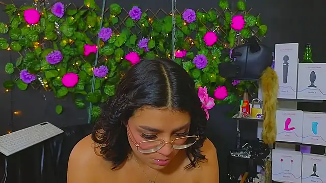 Snapshot of Sweett_Mollyy chatting on July 2026 09:35:02 PM Sweett Mollyy online show from July 2026 09:35:02 PM