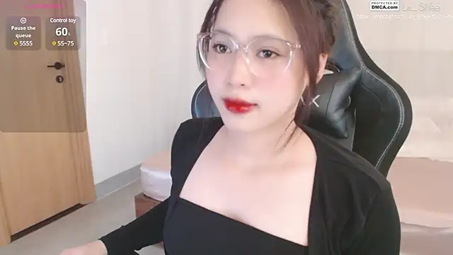 Snapshot of Lin_SiYee chatting on February 2025 05:26:02 AM Lin SiYee online show from February 2025 05:26:02 AM