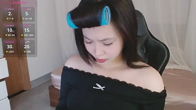 Snapshot of Lin_SiYee chatting on March 2025 01:37:02 AM Lin SiYee online show from March 2025 01:37:02 AM