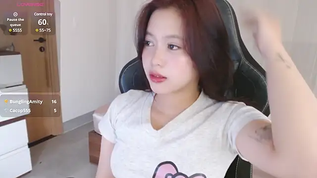 Snapshot of Lin_SiYee chatting on March 2025 05:11:02 AM Lin SiYee online show from March 2025 05:11:02 AM