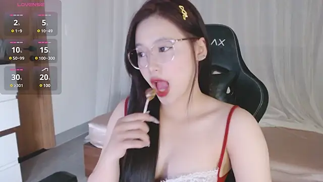 Snapshot of Lin_SiYee chatting on March 2025 02:35:02 PM Lin SiYee online show from March 2025 02:35:02 PM