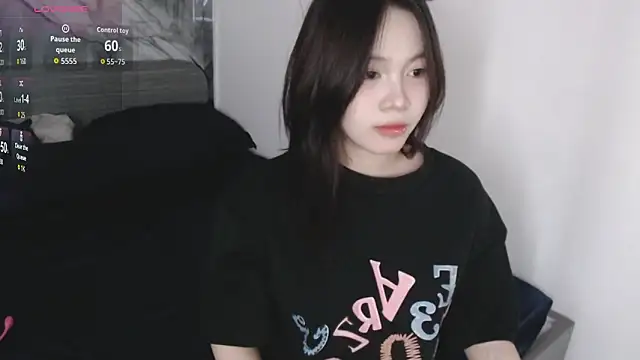 Snapshot of Lin_SiYee chatting on October 2025 12:05:02 PM Lin SiYee online show from October 2025 12:05:02 PM