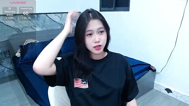 Snapshot of Lin_SiYee chatting on November 2025 05:57:01 PM Lin SiYee online show from November 2025 05:57:01 PM