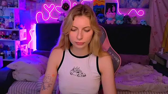 Maria Hunt online show from November 2025 04:56:02 AM