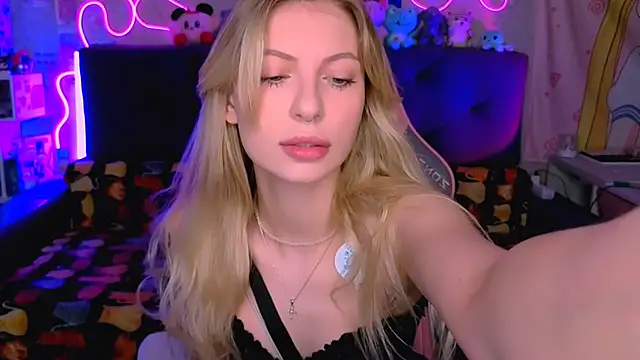 Maria Hunt online show from November 2025 03:49:02 AM