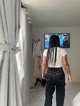 Snapshot of Pretty_Isadora chatting on October 2025 09:22:01 PM Pretty Isadora online show from October 2025 09:22:01 PM