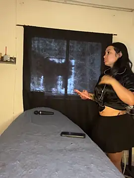 Snapshot of Pretty_Isadora chatting on November 2025 06:18:02 PM Pretty Isadora online show from November 2025 06:18:02 PM