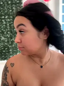 Snapshot of Pretty_Isadora chatting on November 2025 05:12:01 PM Pretty Isadora online show from November 2025 05:12:01 PM