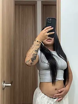 Snapshot of Pretty_Isadora chatting on December 2025 08:26:01 PM Pretty Isadora online show from December 2025 08:26:01 PM