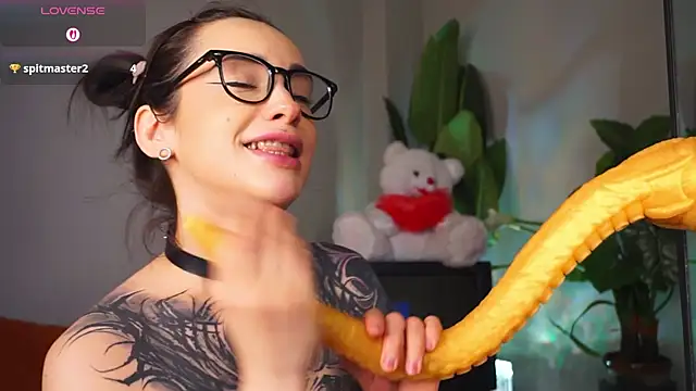 Snapshot of EvaCanton chatting on February 2026 02:21:02 AM EvaCanton online show from February 2026 02:21:02 AM