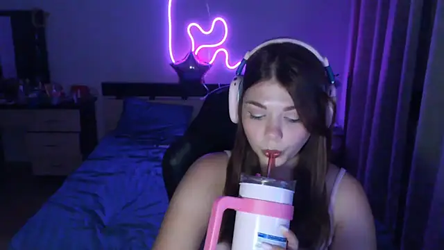 Snapshot of helengilmor chatting on September 2025 03:45:01 PM helengilmor online show from September 2025 03:45:01 PM