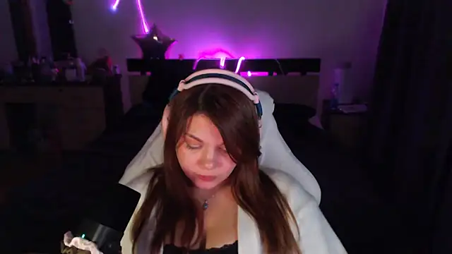 helengilmor online show from December 2025 06:27:02 PM