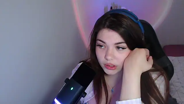 helengilmor online show from April 2026 03:20:01 PM