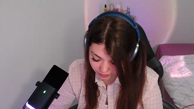 helengilmor online show from April 2026 06:18:01 AM