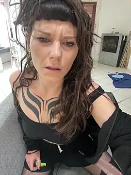 Snapshot of OniricFemme chatting on November 2025 09:22:02 AM OniricFemme online show from November 2025 09:22:02 AM