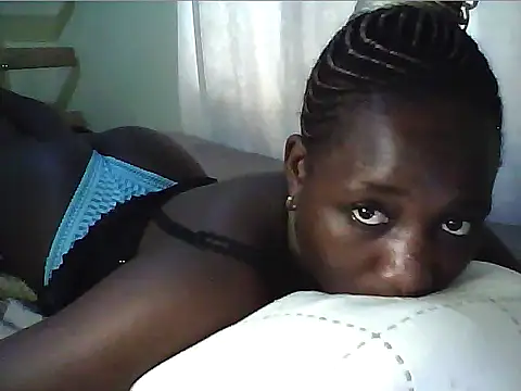 Adaline-Paris online show from April 2026 01:04:02 PM