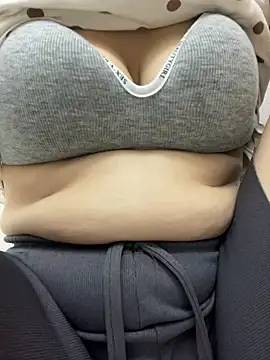 Milk Mom99 online show from May 2026 11:12:02 PM