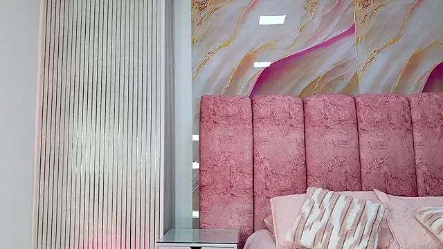 kendal rossi online show from February 2026 12:00:01 PM