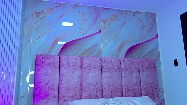 kendal rossi online show from March 2026 12:01:01 PM