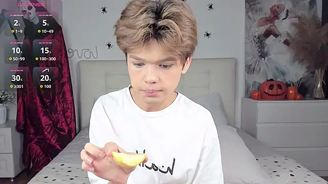 Snapshot of Felix_Rey chatting on October 2025 10:21:01 PM Felix Rey online show from October 2025 10:21:01 PM