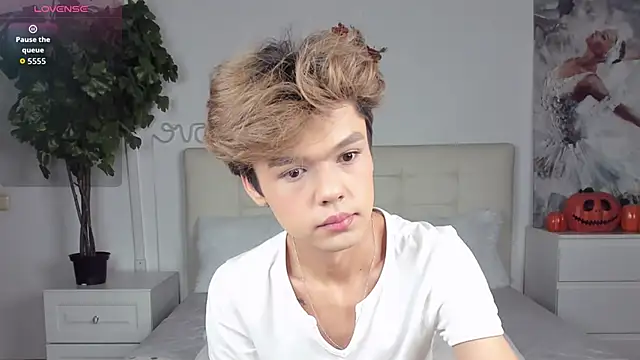 Snapshot of Felix_Rey chatting on November 2025 01:45:01 PM Felix Rey online show from November 2025 01:45:01 PM