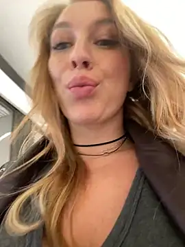 Snapshot of Sweet___Emily chatting on December 2024 02:27:01 PM Sweet   Emily online show from December 2024 02:27:01 PM