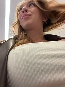 Snapshot of Sweet___Emily chatting on January 2025 01:47:01 PM Sweet   Emily online show from January 2025 01:47:01 PM