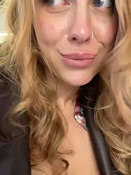 Snapshot of Sweet___Emily chatting on January 2025 02:42:01 PM Sweet   Emily online show from January 2025 02:42:01 PM