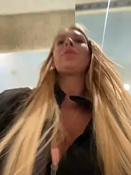 Snapshot of Sweet___Emily chatting on March 2025 01:32:02 PM Sweet   Emily online show from March 2025 01:32:02 PM