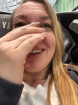 Snapshot of Sweet___Emily chatting on October 2025 01:20:01 PM Sweet   Emily online show from October 2025 01:20:01 PM