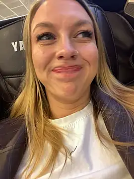 Snapshot of Sweet___Emily chatting on October 2025 01:14:01 PM Sweet   Emily online show from October 2025 01:14:01 PM