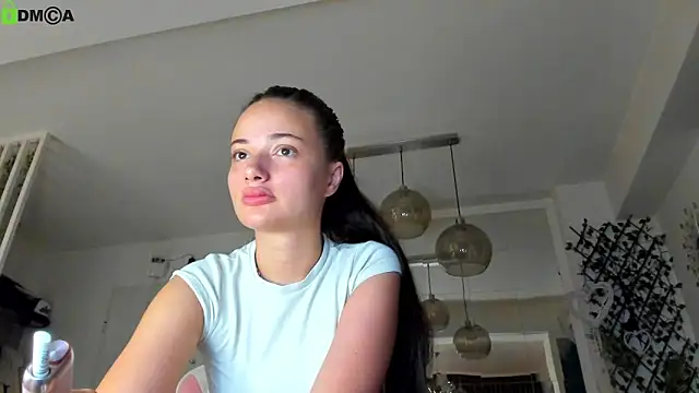 Snapshot of IreneVON chatting on June 2026 03:27:02 AM IreneVON online show from June 2026 03:27:02 AM