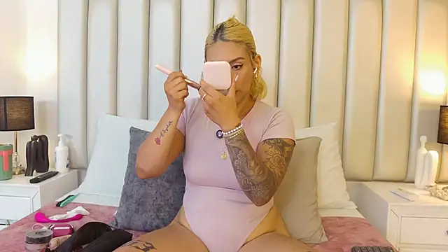 Snapshot of Emily_robertss chatting on November 2025 03:17:02 AM Emily robertss online show from November 2025 03:17:02 AM