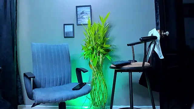 Damian 022 online show from October 2025 02:18:02 PM