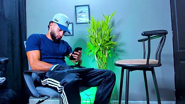 Damian 022 online show from October 2025 12:09:02 PM