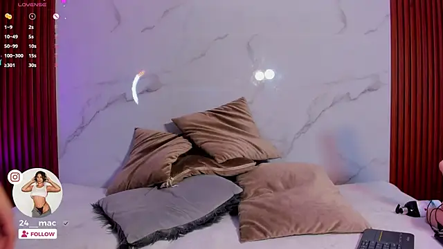 Snapshot of amelie_leigh chatting on December 2024 04:27:02 AM amelie leigh online show from December 2024 04:27:02 AM