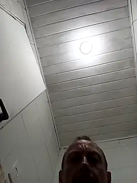 Snapshot of Reisal_oe chatting on April 2026 06:52:01 AM Reisal oe online show from April 2026 06:52:01 AM