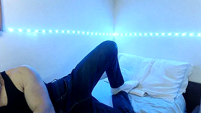 Snapshot of Alexx_Fit023 chatting on December 2024 10:57:02 PM Alexx Fit023 online show from December 2024 10:57:02 PM