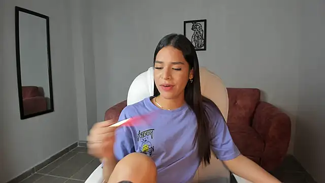 Snapshot of Alice23jones chatting on February 2025 08:02:02 PM Alice23jones online show from February 2025 08:02:02 PM