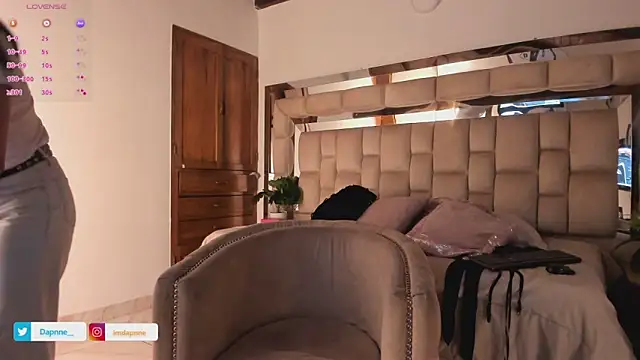 Snapshot of Dapnne_ chatting on October 2025 12:37:02 PM Dapnne online show from October 2025 12:37:02 PM