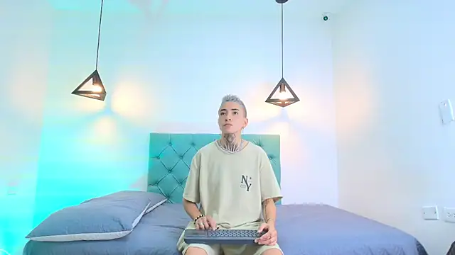 Tinny and Candy online show from February 2025 01:03:01 PM