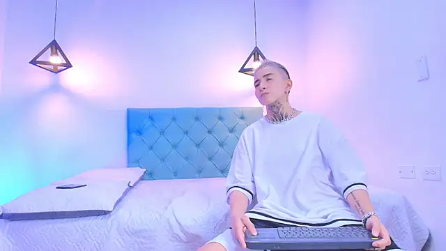 Tinny and Candy online show from March 2025 02:10:02 PM