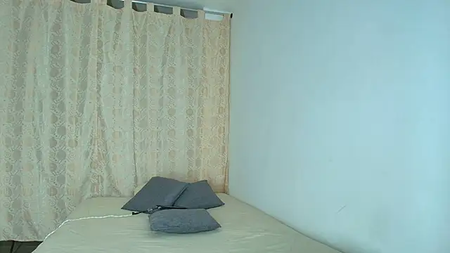Snapshot of Tinny_and_Candy chatting on April 2026 11:21:01 PM Tinny and Candy online show from April 2026 11:21:01 PM